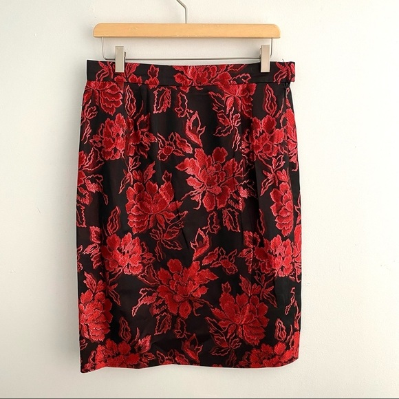 GIVENCHY Vintage Red Black Floral Metallic Skirt Suit Set size 42 - Picture 5 of 15